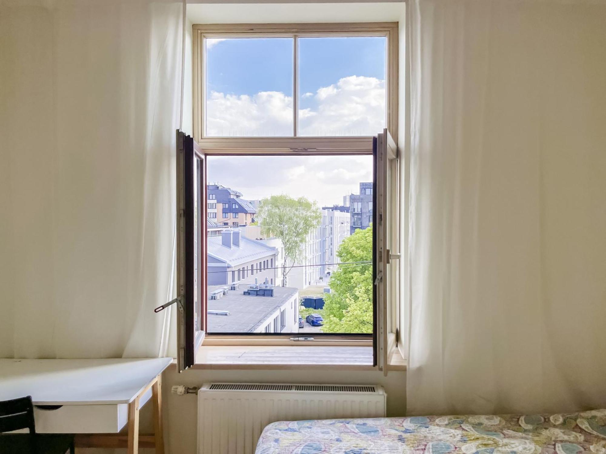 Sunny And Cozy 3room Flat, Free Parking, Free Wifi, Self Check In Apartment *